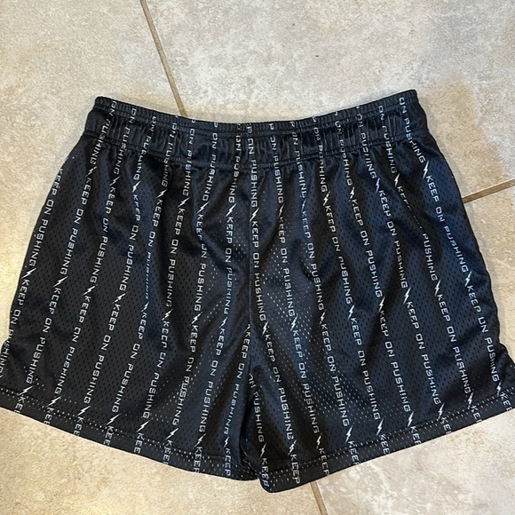 Vital Apparel Keep On Pushing Mesh Athletic Shorts L 5.5 Inseam - Picture 5 of 5